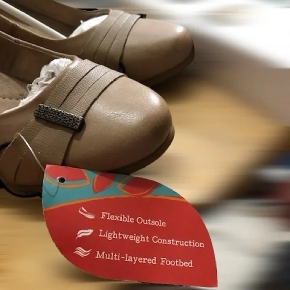 Yuu Tan Heels with Suede Finish and Classic Tapered Heel - Picture 2 of 7